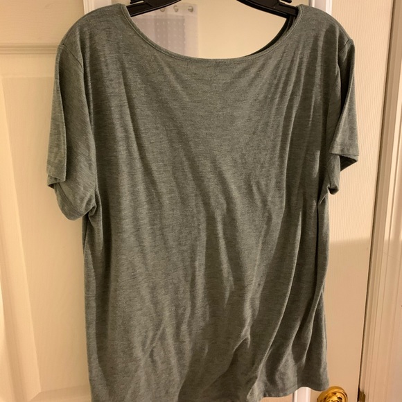 green cross front t-shirt - Picture 2 of 2